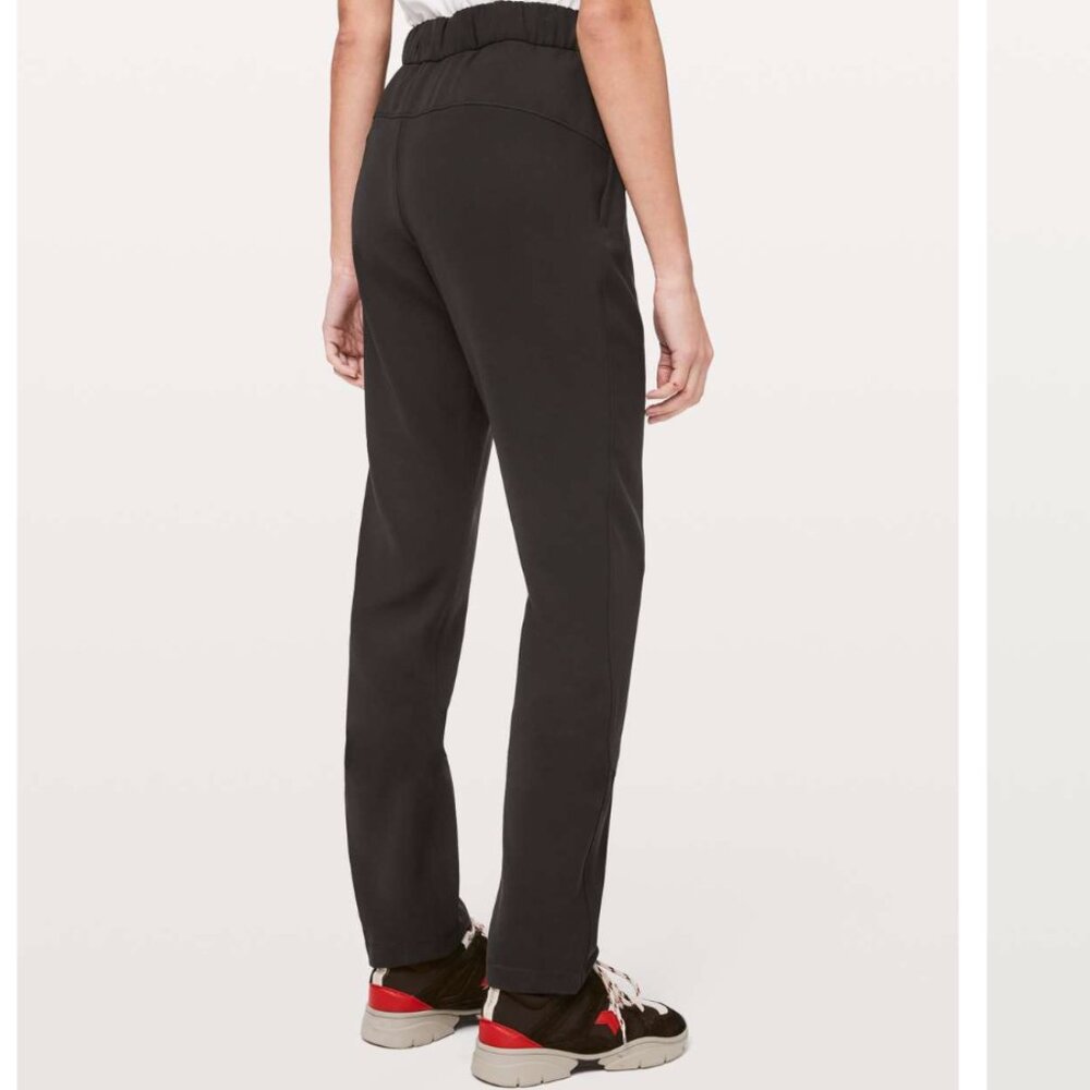 Women's Lululemon On The Fly Pant - Tall navy size 2 Drawstring elastic